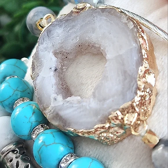 NWT Ryze Natural Stone Geode and Howlite Beaded Staxx Bracelets - Set of 4 - Picture 7 of 8